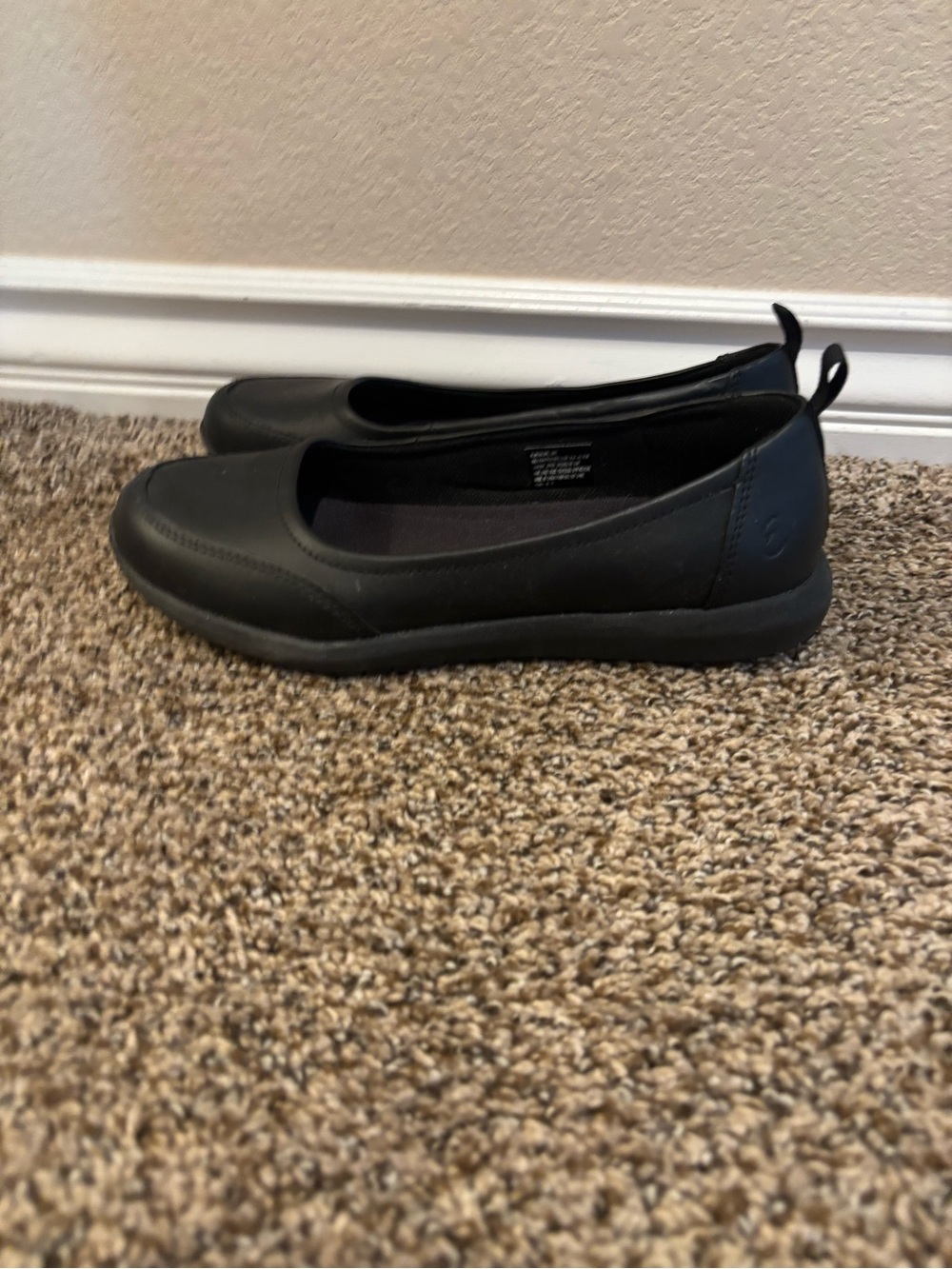 Women's Black Slip-On Ballet Flats with Easy Pull Tab